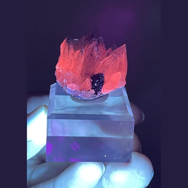 Fluorescent calcite with pyrite from Hubei — detail view