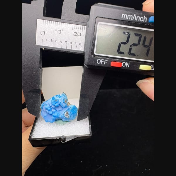 Bubbly botryoidal blue allophane from Qinglong — alternate view