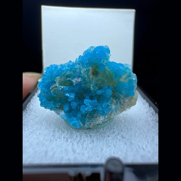 Frosty sky blue allophane from Qinglong — complete view