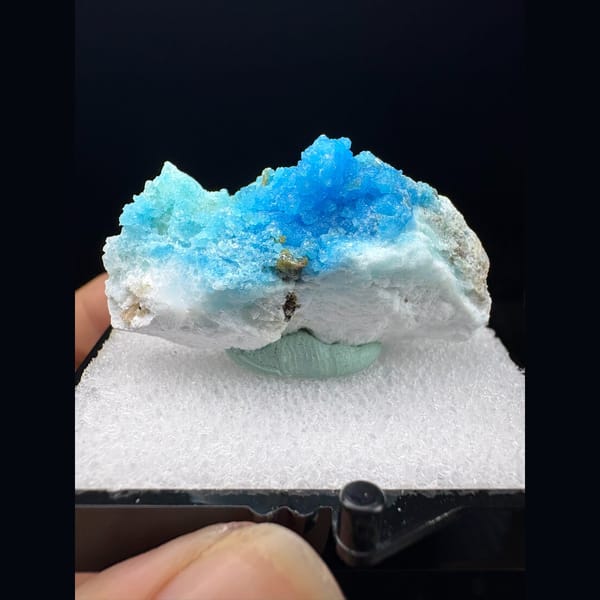 Bright blue allophane crust on white matrix from Qinglong — complete view