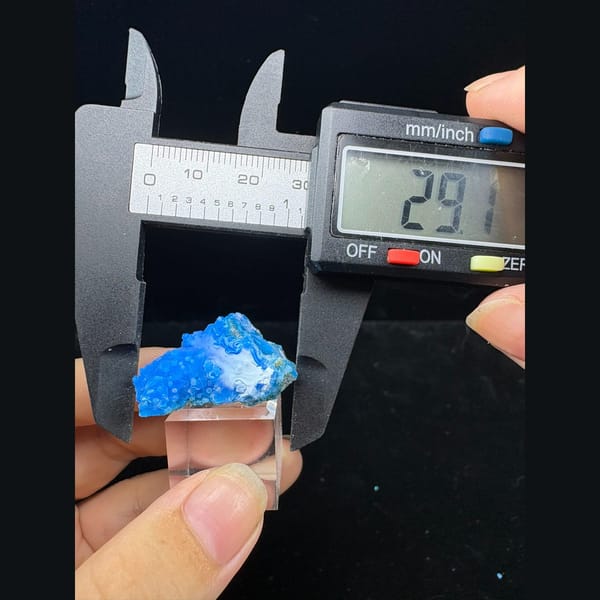 Bubbly blue allophane with white gibbsite from Qinglong — alternate view