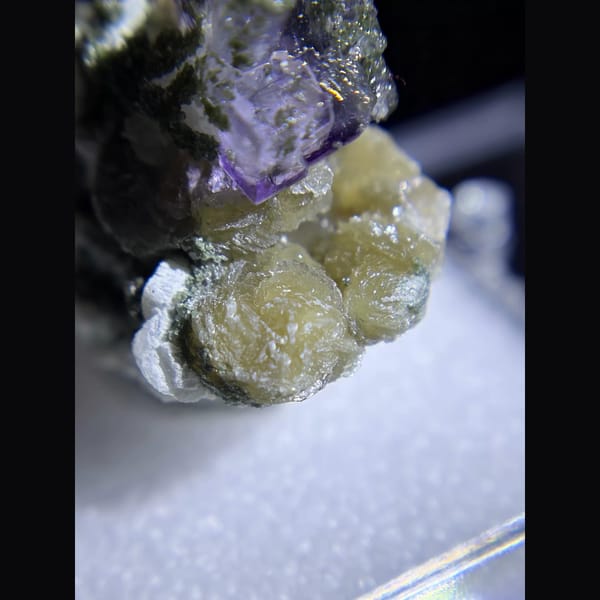 Fluorite with bismuthinite from Yaogangxian — detail view