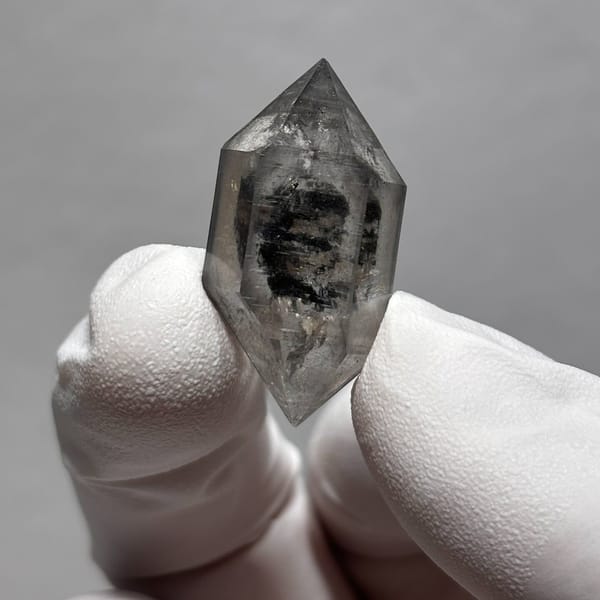 Dt quartz Yunnan 3.2 cm — complete view