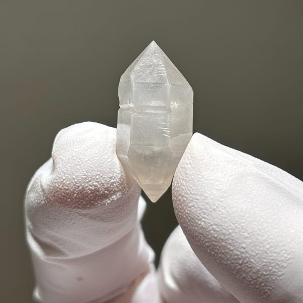 White etched dt Yunnan 2.5 cm — detail view