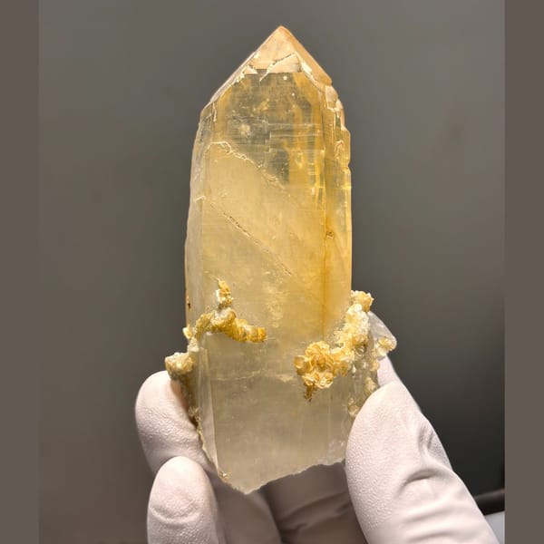 Xuebaoding quartz with mica 9.2 cm — alternate view