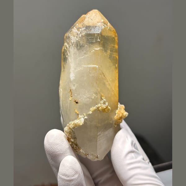 Xuebaoding quartz with mica 9.2 cm — alternate view
