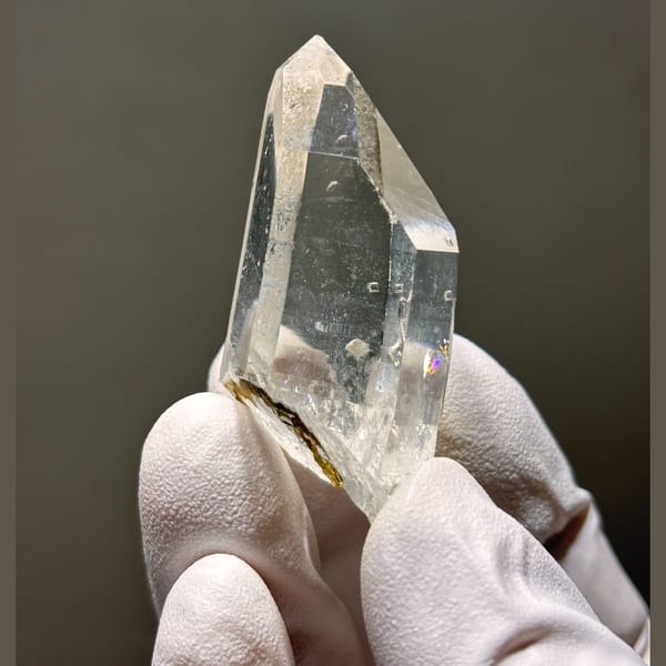 Xuebaoding quartz point 4.8 cm — alternate view