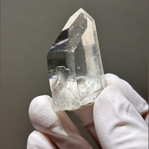 Xuebaoding quartz point 4.8 cm — alternate view