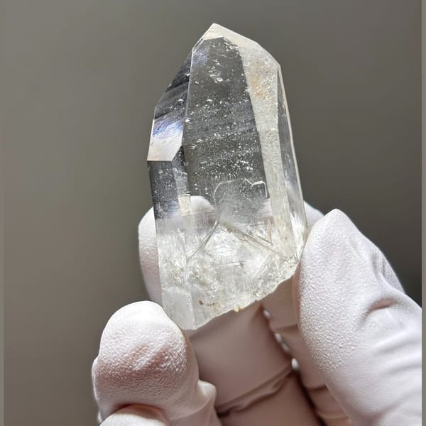 Xuebaoding quartz point 4.8 cm — detail view