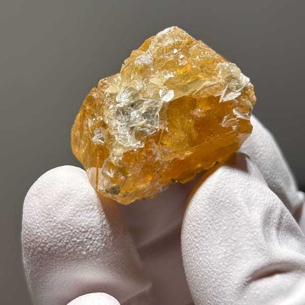 Xuebaoding scheelite with mica 3.2 cm — detail view