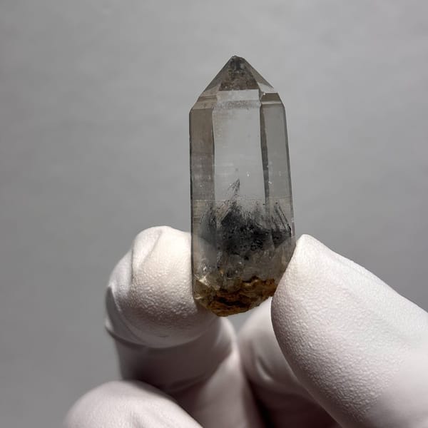 Jinkouhe quartz point 4.0 cm — alternate view