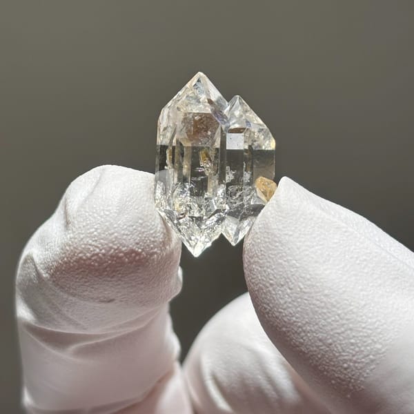 Dt quartz Yunnan 2.1 cm — complete view