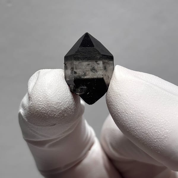 Black-capped DT Guizhou 2.0 cm — alternate view