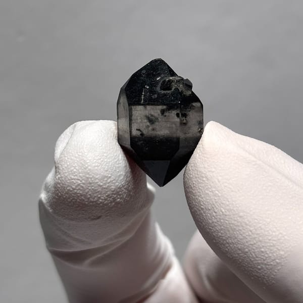 Black-capped DT Guizhou 2.0 cm — detail view