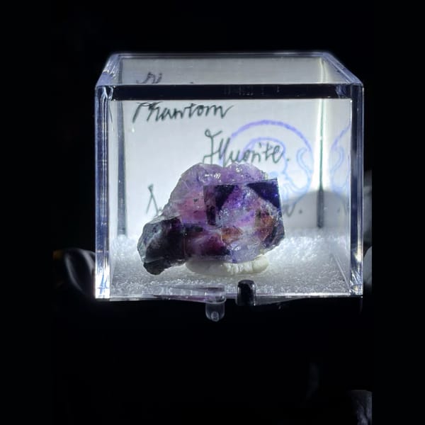 Clear phantom fluorite from Yindu — detail view