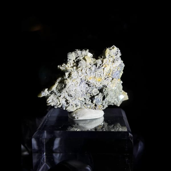 Pyrite on zoned tabular barite from Morocco — detail view