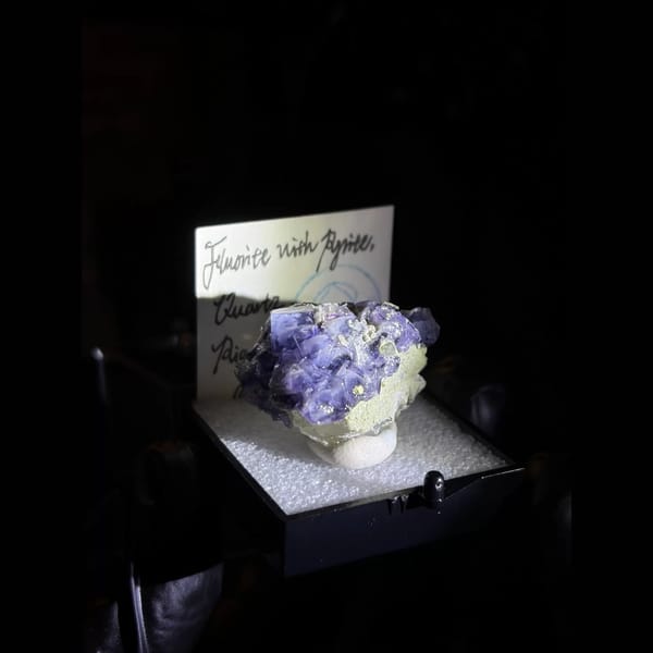 Blue-violet fluorite on quartz from Piaotang — alternate view