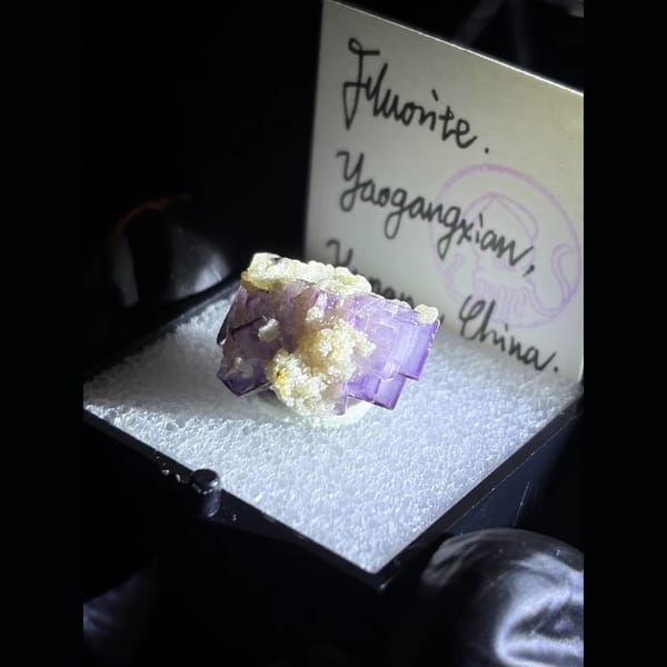 Pale purple fluorite with muscovite from Yaogangxian — alternate view