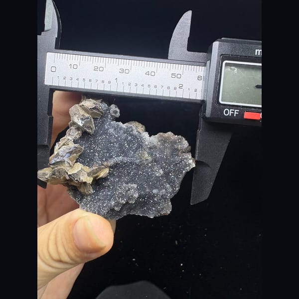 Lilac grey sugary calcite with quartz from Longyan — alternate view