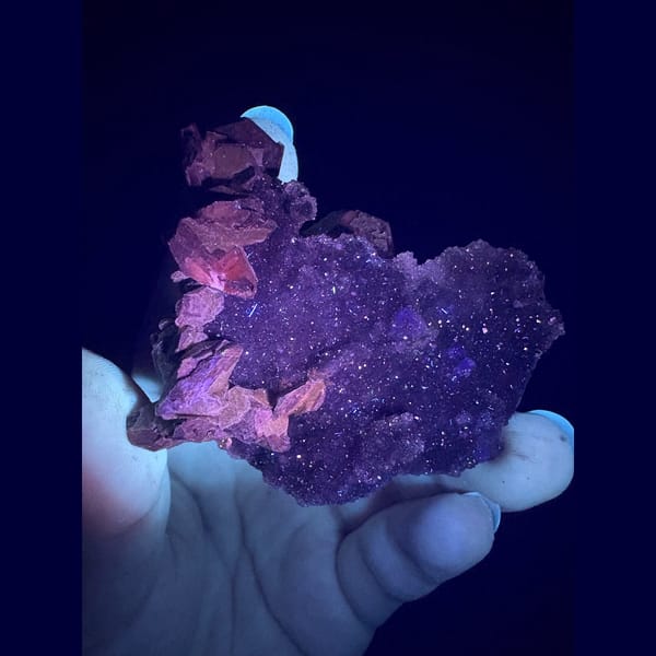 Lilac grey sugary calcite with quartz from Longyan — detail view