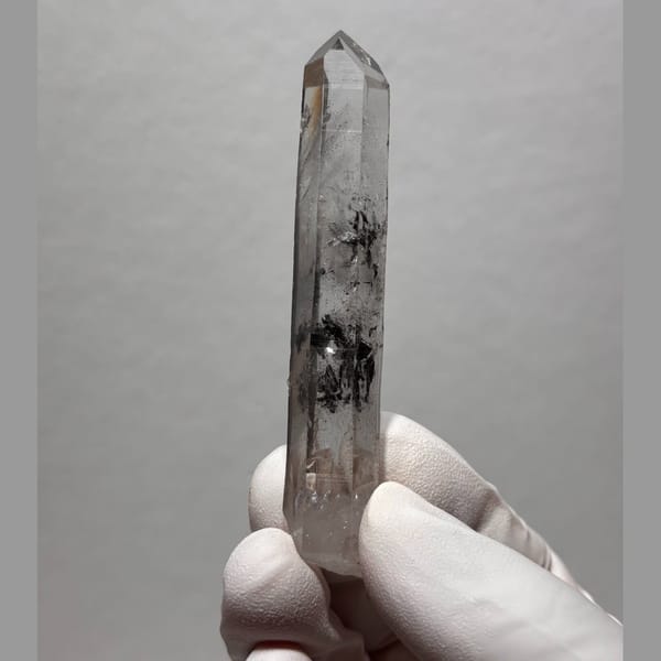 Jinkouhe quartz floater 8.5 cm — alternate view