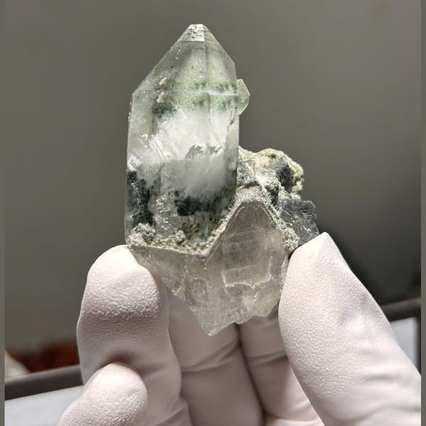 Yaogangxian quartz with fluorite — alternate view