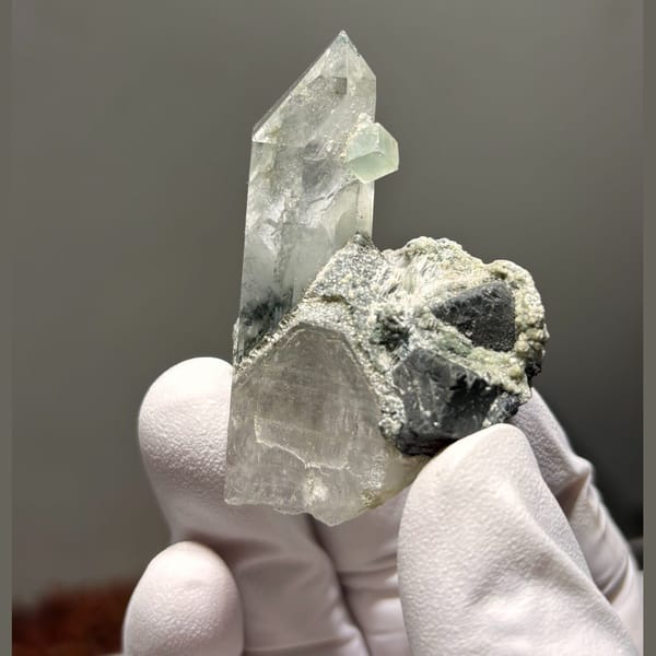 Yaogangxian quartz with fluorite — alternate view