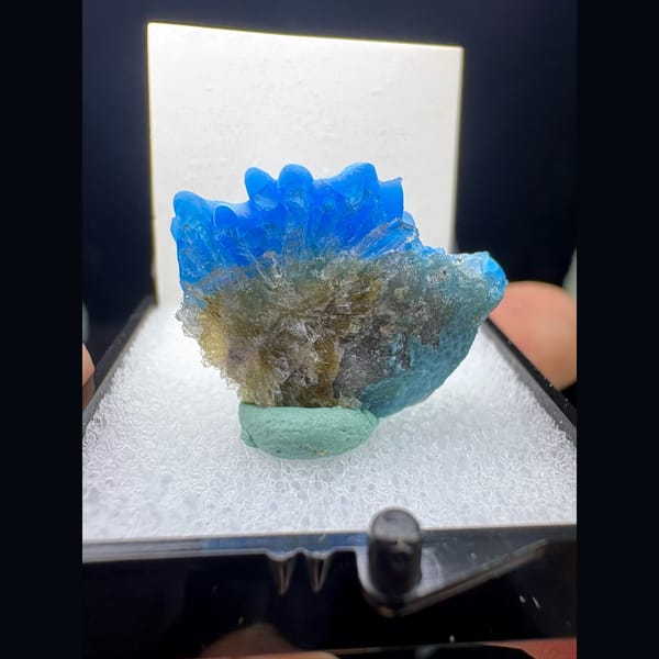 Blue allophane with creedite from Qinglong — complete view