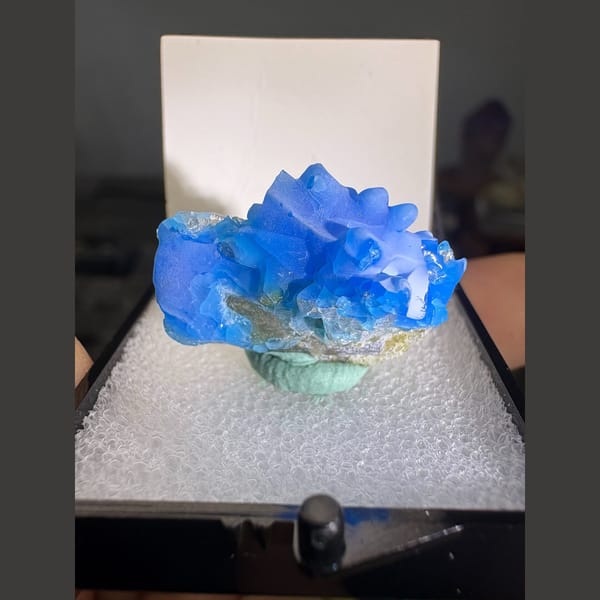 Blue allophane with creedite from Qinglong — alternate view