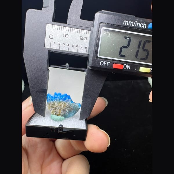 Blue allophane with creedite from Qinglong — alternate view