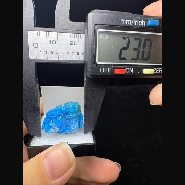 Vivid blue allophane from Qinglong — alternate view