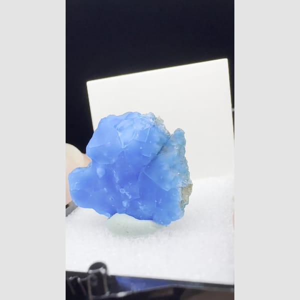 Vivid blue allophane thumbnail from Qinglong — detail view