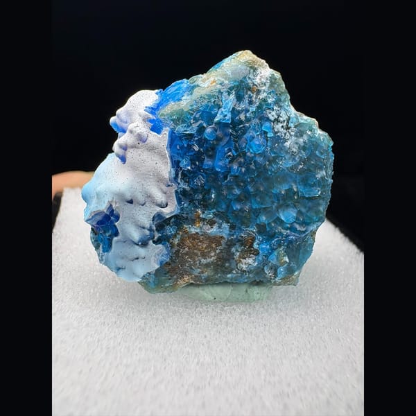 Blue allophane with white gibbsite coat from Qinglong — complete view