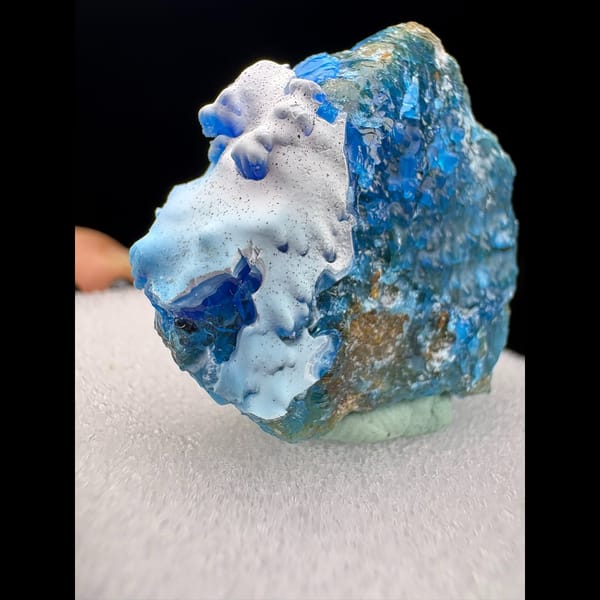 Blue allophane with white gibbsite coat from Qinglong — alternate view