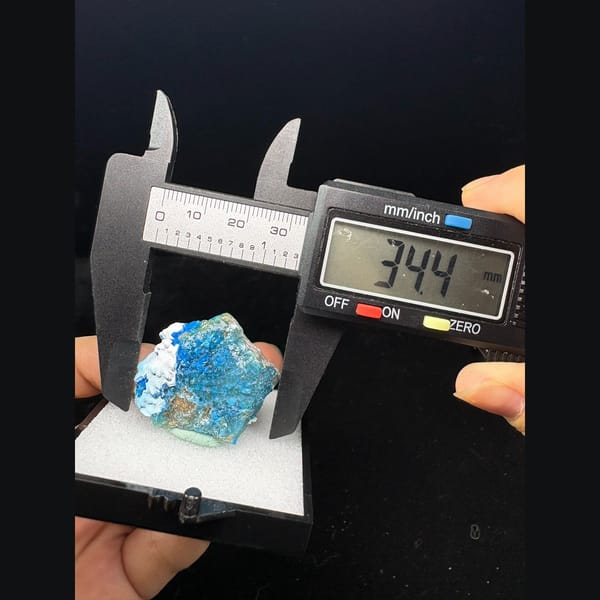 Blue allophane with white gibbsite coat from Qinglong — alternate view