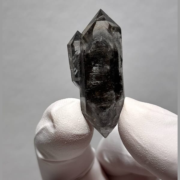 Dt quartz Yunnan 4.1 cm — complete view