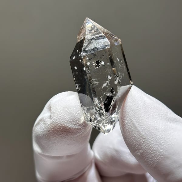 Flowing-Sand DT Quartz Yunnan 3.7 cm — detail view