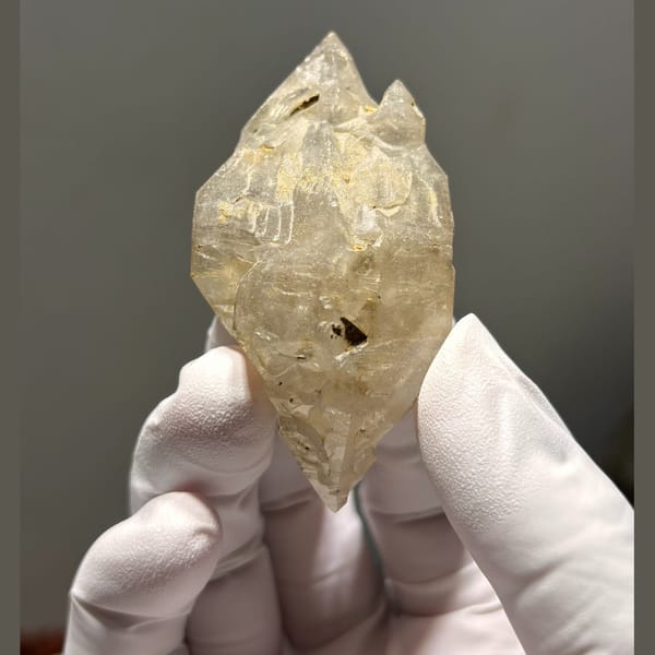 Skeletal quartz Guizhou 6.7 cm — complete view
