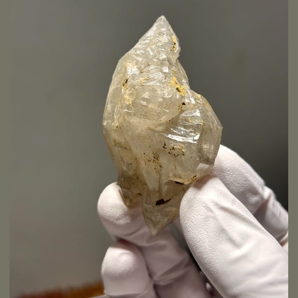Skeletal quartz Guizhou 6.7 cm — detail view