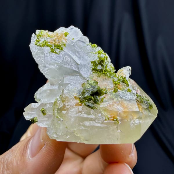 Clear quartz with green epidote inclusions from Sichuan — complete view