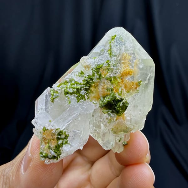 Clear quartz with green epidote inclusions from Sichuan — alternate view