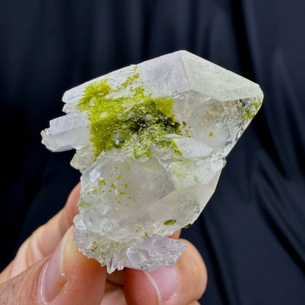 Clear quartz with green epidote inclusions from Sichuan — alternate view