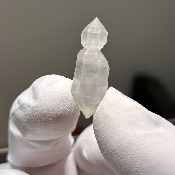 White etched dt Yunnan 2.8 cm — complete view