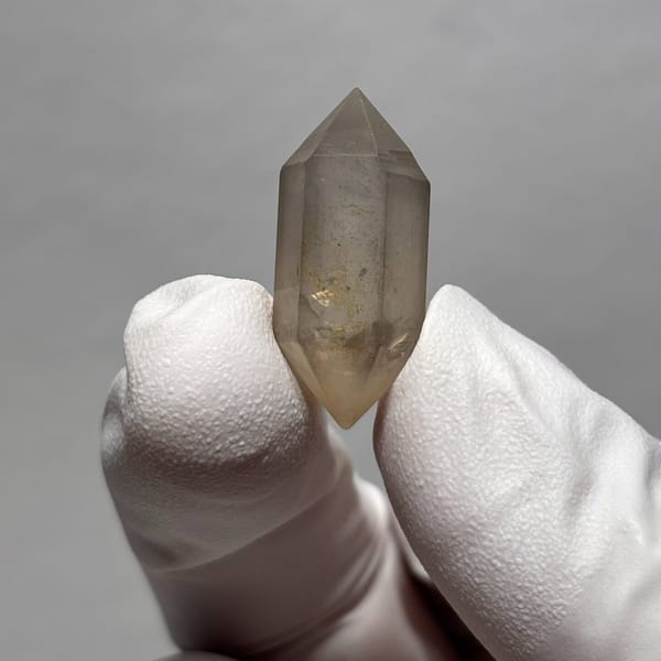 Water-Worn Sketch DT Quartz Yunnan 2.6 cm — detail view
