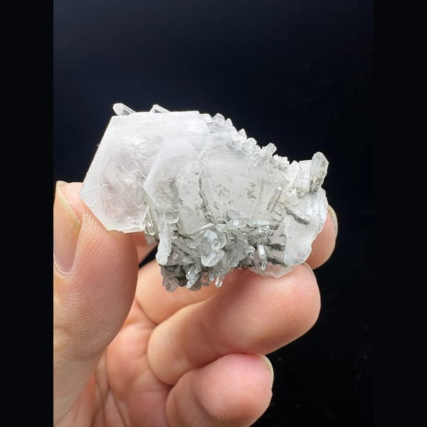 Biscuit calcite with quartz from Longyan — complete view