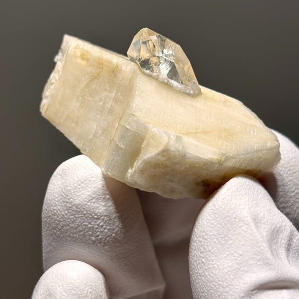Xuebaoding quartz with feldspar — alternate view
