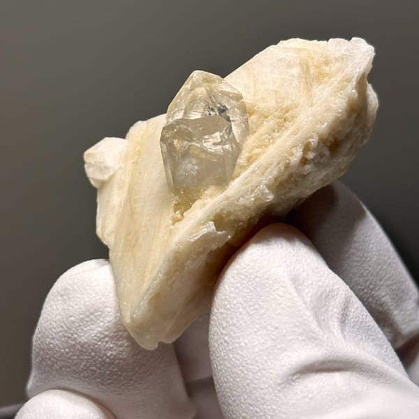 Xuebaoding quartz with feldspar — detail view