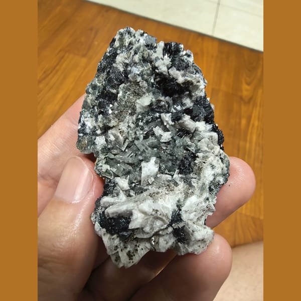 Green quartz with dolomite and hematite — complete view