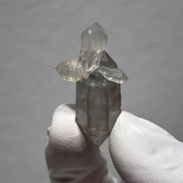 Etched Sketch Quartz Yunnan 3.8 cm — complete view