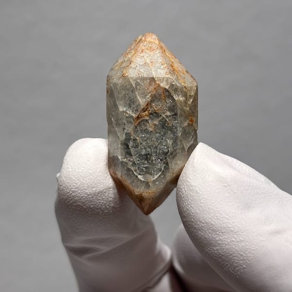 Old-Skin Capped DT Quartz Yunnan 3.5 cm — detail view